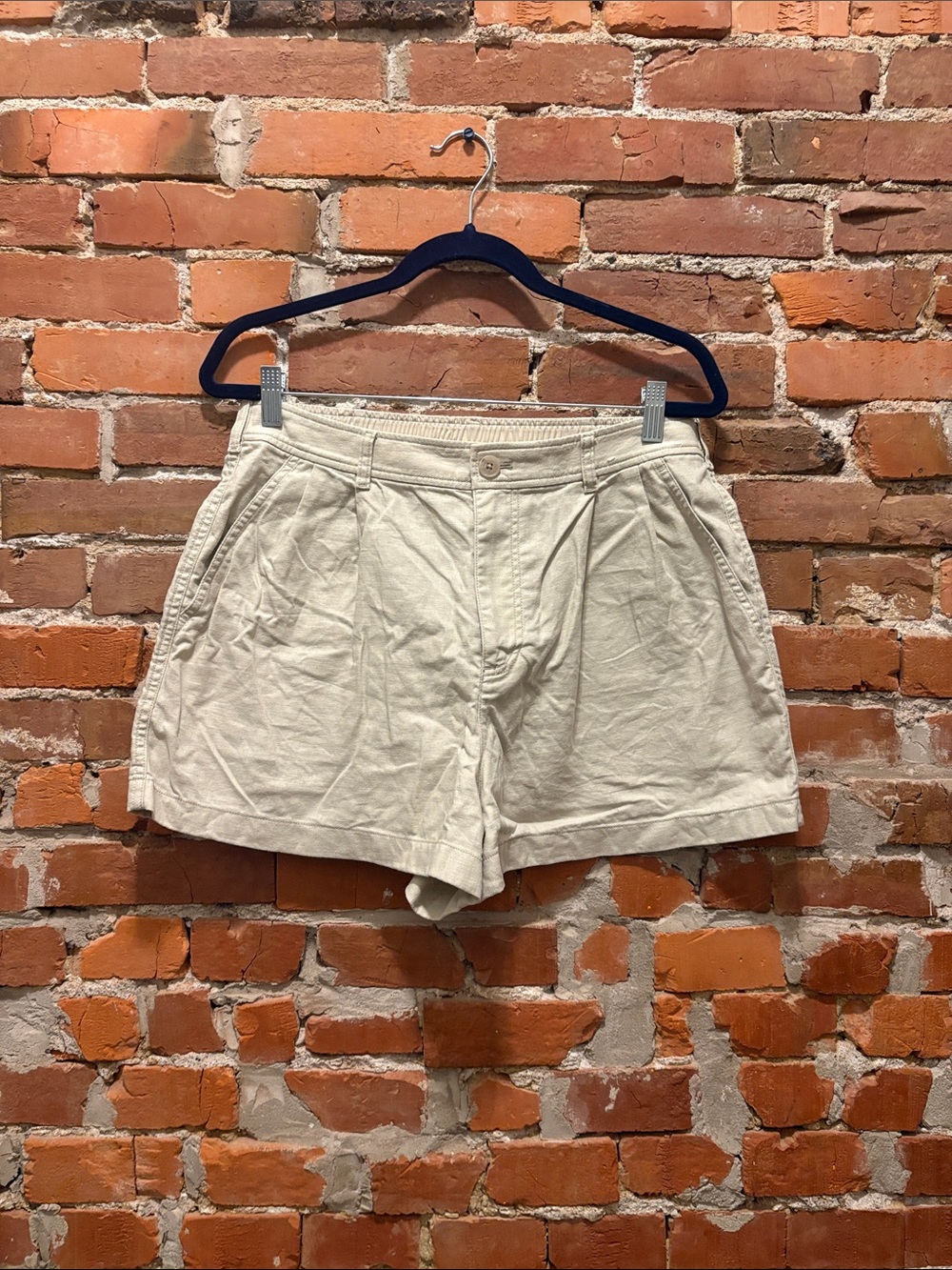 Cotton-Linen High-Waist Pleated Cotton Shorts — Cream